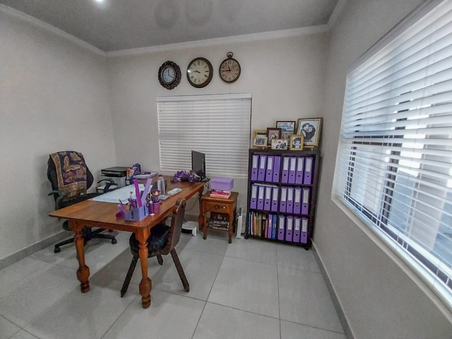 5 Bedroom Property for Sale in Meerhof North West